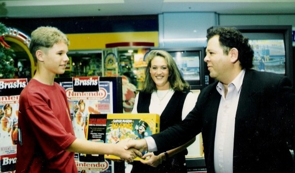 Benjamin Smith at a Super Nintendo competition presentation.